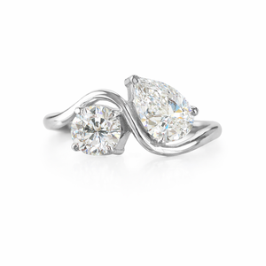 Anillo Toi Et Moi con Diamante Cultivado en Laboratorio de Corte Pera y Redondo de 0.85ct, Oro Amarillo de 14K, Anillo de Dos Piedras, Anillo de Compromiso, Banda Curva en Forma de Ola - Product Image 3