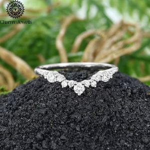 แหวนหมั้น Charm_Jewells สีโรสโกลด์ ประดับเพชรโมอิสซาไนต์ทรงกลมเจียระไนแบบบริลเลียนท์ ตัวเรือนแบบหนามเตย ดีไซน์คลาสสิกสำหรับผู้หญิง - Product Image 2