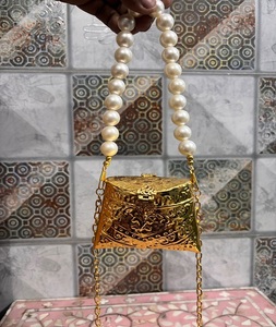 Bolso Potli de Lujo Hecho a Mano en Latón Chapado en Oro con Asa de Perlas, Diseño Nupcial Tradicional F S International - Product Image 6