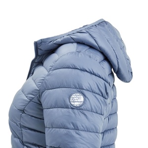 Chaqueta de Plumón Ligera Impermeable con Capucha para Mujer, Azul Grisáceo, Corte Ajustado, Abrigo Acolchado Cálido de Invierno, Ropa de Exterior Elegante y Moderna - Product Image 5