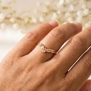 Bague en Morganite Rose, Pierre Précieuse de Coupe Ovale, Bague Faite à la Main en Argent Sterling 925 Plaqué Or 18K, Bague de Promesse Délicate, Bijoux pour Femmes - Product Image 4