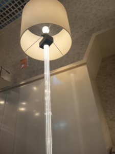 Lámpara de Pie Moderna de Metal con Pantalla de Tela, E26/E27 LED 6W, Luz Blanca Cálida, Diseño Minimalista para Sala de Estar - Product Image 4