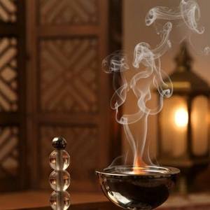 Modern Silver Bkhoor Burner With Unique Transparent Bubble Stand Decorative Aroma Diffuser - Product Image 3