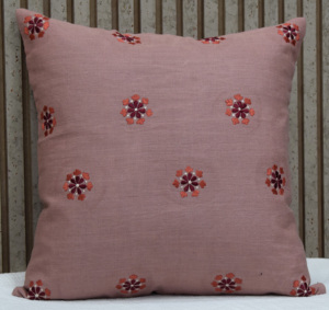 Housse de coussin brodée 100 % lin rose, motif floral, faite à la main, pour canapé, chambre, décoration intérieure – Fabricant - Product Image 1