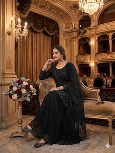 Conjunto de Boda Estilo India-Pakistán: Top de Georgette con Bordado de Lentejuelas y Palazzo con Dupatta de Georgette - Product Image 3