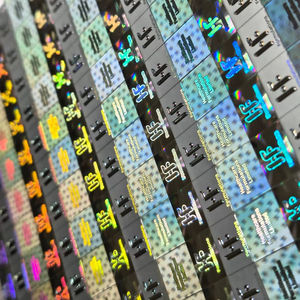 Etiquetas Adhesivas de Papel Seguro para Impresión Térmica Holográfica Plateada Personalizadas Digiteltech Modelo P3 para Uso Comercial - Product Image 1