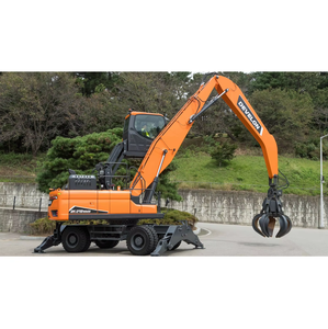 Excavadora de cadenas usada profesional de 3 toneladas, color amarillo, con controles hidráulicos de precisión y cabina de seguridad cerrada para trabajos en obra. - Product Image 1