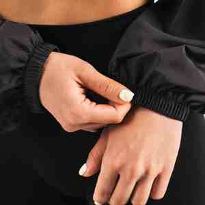 Chaqueta Cortavientos Impermeable y Transpirable con Capucha para Mujer, Diseño Aerodinámico, Ajustable, para Ciclismo, Running, Deportes, Yoga - Product Image 5