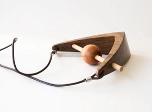 Top vente meilleure qualité femmes collier en résine avec pendentif rond, cadeau de bijoux de mode élégant pour un usage quotidien - Product Image 3