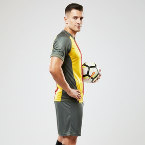 Maillot de football personnalisé noir et jaune avec bande bordeaux, séchage rapide, style rétro, services OEM acceptés - Product Image 5