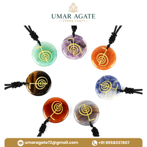 Pendentif en agate Umar gravé avec les 7 symboles des chakras, pour l'équilibre holistique, avec placage en zinc bleu pour la fabrication de bijoux - Product Image 4