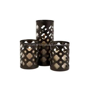 Soporte votivo decorativo de metal antiguo con detalles artesanales, ideal para iluminación clásica y configuración romántica - Product Image 4