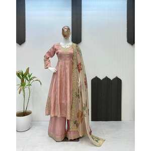 LG Magnifiques robes de soirée roses pour les fêtes avec bas de robe et Dupatta Taille M - Product Image 4