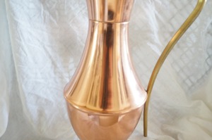 Pichet en cuivre vintage 1,5 L, carafe à eau en métal, design durable, idéal pour les fêtes - Product Image 6