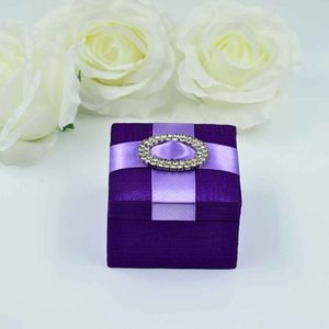Caja de Regalo de Lujo para Recuerdos de Boda con Aspecto de Seda Morada, Cinta de Satén Lila y Hebilla Ovalada de Cristal, Tapa Desmontable Cuadrada - Product Image 2