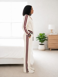 Conjunto Deportivo Casual de Dos Piezas con Capucha para Mujer, Diseño Sólido, Tela Suave y Ajuste Cómodo para Entrenamiento y Uso Diario - Product Image 3