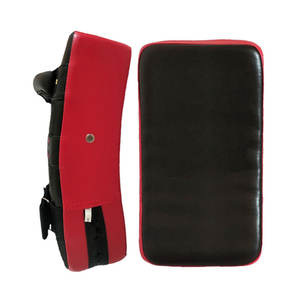 Construcción ligera para sesiones de patadas rápidas. Almohadillas de patada con costuras reforzadas para un rendimiento duradero. - Product Image 1