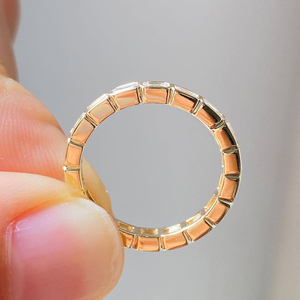 Anillo de Eternidad Horizontal con Diamantes Cultivados en Laboratorio, Corte Esmeralda, Engastados en Bisel, Oro de 14k, Anillo de Boda Minimalista con Esmeralda de 2ct - Product Image 2