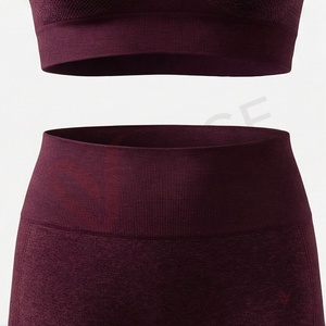 Conjunto Deportivo de Dos Piezas para Mujer, Sujetador Deportivo Color Borgoña con Espalda Cruzada y Leggings de Cintura Alta para Yoga - Product Image 5