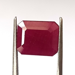 พลอยทับทิมแอฟริกันธรรมชาติ 5.60 กะรัต ทรงเหลี่ยมมรกต - Product Image 3