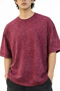 เสื้อยืดคอกลมแขนสั้นทรงปกติสำหรับผู้ชาย สีพื้น ย้อมสีแบบ Garment Dyed เนื้อผ้าเจอร์ซีย์คอตตอน 220 กรัม ระบายอากาศได้ดี สกรีนโลโก้ด้านหน้า สไตล์ลำลอง - Product Image 2