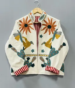 Veste en velours brodée Suzani traditionnelle en gros |   Veste florale faite à la main |   Fournisseur de vêtements de mode ethnique - Product Image 4