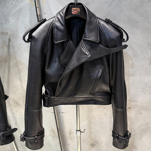 Blouson moto en cuir véritable noir pour femme avec épaulettes et fermeture à ceinture, coupe classique, style automne - Product Image 1