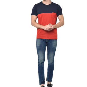 เสื้อยืดแขนสั้นคอกลมผู้ชาย สีกรมท่าแดง ลายบล็อกสี ทรงพอดีตัว ความยาวปกติ สไตล์ลำลอง - Product Image 3