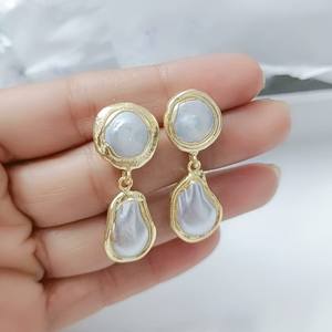 Boucles d'oreilles longues en perles naturelles artisanales 3,5 cm, argent sterling 925 plaqué or 18 carats, bijoux de mariée en perles de créateur - Product Image 2