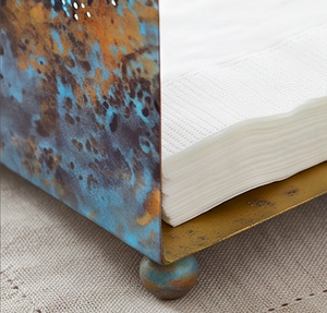 Porte-mouchoirs en métal au design vintage, en fer de qualité supérieure avec une finition élégante, parfait pour une utilisation élégante sur la table. - Product Image 3