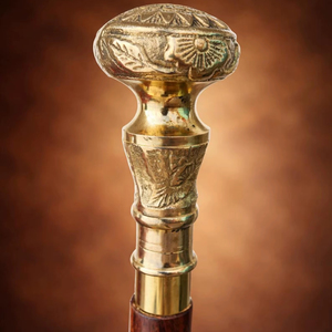 Bâtons de marche rustiques modernes en bois naturel écologique avec poignée en laiton poli, idéaux pour les cadeaux - Product Image 1