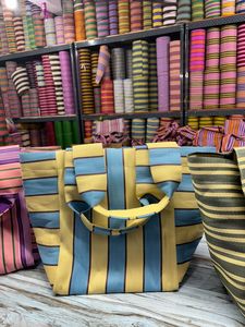 Bolsa de Compras de Nailon Reutilizable, Ecológica, Resistente al Agua, con Cierre, de Gran Capacidad, con Rayas, Bolsas de Playa de Plástico Reciclado para Maquillaje - Product Image 2