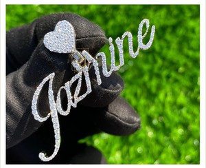 Collar con Colgante de Plata 925 con Baño de Rodio, Estilo Romántico, con Nombre en Cursiva, Diamante Cultivado en Laboratorio, Cierre de Corazón con Cristales, Regalo Personalizado - Product Image 2