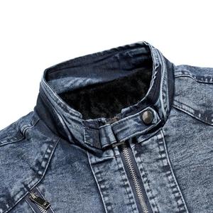 Veste en jean unisexe coupe ajustée, col montant, fermeture éclair, bleu délavé, style décontracté, manches classiques, pour l'hiver, respirante, devant zippé - Product Image 4
