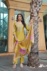 Most Selling Yellow Cotton Silk <b>Kurtis</b> for Office and Regular Wear at Wholesale Price Casual Dresses Kurti - Product Image 4