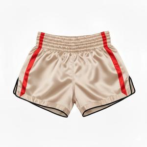 Pantalones Cortos de Muay Thai Personalizados al por Mayor con Logotipo, Pantalones de Entrenamiento de Kickboxing de Satén Crema Premium, Pantalones Deportivos Retro con Franja Lateral para Gimnasio y Fitness - Product Image 1
