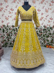 Vente en gros de Lehenga Choli de mariage traditionnel sur mesure, brodé, ethnique indien, Ghagra Choli, haut court prêt-à-porter - Product Image 2