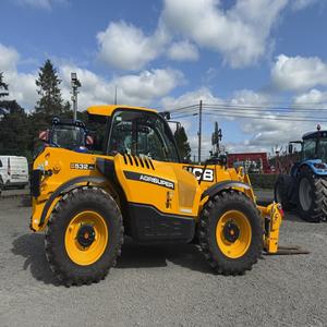 Vente en gros de chargeurs télescopiques JCB d'occasion de haute qualité, modèle 532 70, avec une portée de 7 m, une capacité de 3200 kg, une hauteur de levage de 90 mm, machine tout-terrain fiable - Product Image 3