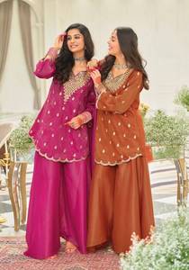Elegante conjunto de Salwar Kameez con Kurti corto y pantalones Palazzo de pierna ancha para mujer, con adornos hechos a mano, ideal para fiestas de invierno, con dupatta. - Product Image 2