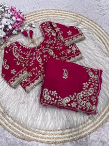 Sari de satén Royal Fendy con bordado de lentejuelas y ribete calado, y blusa de encaje con espejos completamente cosida - Product Image 1