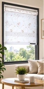 Store enrouleur zébré moderne à double tissu, filtrant la lumière douce, occultant et offrant l'intimité, pour projets sur mesure, projets de vente au détail et projets aux États-Unis - Product Image 1