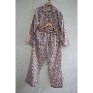 Ensemble de pyjama en coton imprimé à la main pour femmes, vêtements de nuit doux avec une coupe confortable pour les vêtements de nuit de tous les jours - Product Image 6