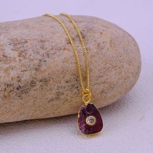 Collier pendentif en chaîne à maillons, pierre de naissance de janvier, grenat naturel brut, pierre de guérison rouge, plaqué or rose, fait main - Product Image 1