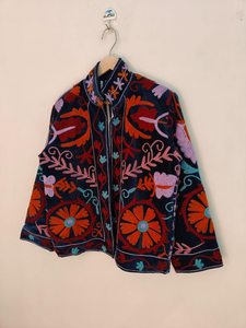 Abrigo de Invierno Bohemio Étnico de Terciopelo Suzani Bordado a Mano con Arte Floral Folclórico para Mujer, Hecho a Mano por Artesanos, de Algodón Indio Transpirable - Product Image 2