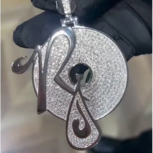 CONCEPTION Colgante de Moissanita Personalizado, Redondo, con Cadena, Estilo Hiphop, Plata 925, VVS, con Incrustaciones de Moissanita - Product Image 1