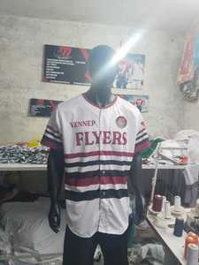 Maillot de baseball sur mesure OEM, qualité supérieure, vêtements de sport réguliers avec logo d'équipe personnalisé par sublimation, en tissu jersey doux. - Product Image 5