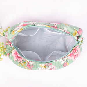 กระเป๋าเครื่องสำอางแบบพับได้ ผลิตจากผ้าฝ้ายเนื้อนุ่ม กันน้ำ เป็นมิตรต่อสิ่งแวดล้อม ขนาดใหญ่ ใส่ของได้เยอะ  สำหรับทุกเพศ  รับผลิตตามแบบ - Product Image 5