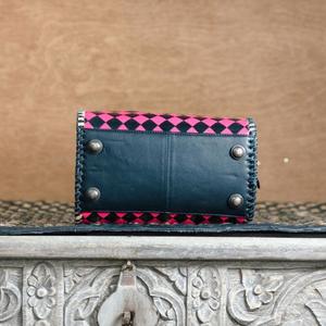 Bolso de Mano de Cuero de Lujo, Diseño a Cuadros Rosa y Negro, Asa Superior, Cierre de Cremallera - Product Image 2
