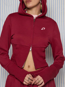 Sweat à capuche court zippé pour femme, rouge bordeaux, en molleton bouclette, coupe ajustée, style streetwear décontracté, avec logo personnalisé, collection automne-hiver - Product Image 4