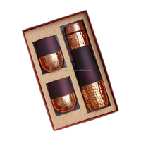Bouteille d'eau en cuivre pur de qualité supérieure et ensemble de 2 verres Option cadeau luxueuse en différentes couleurs parfaite pour Diwali et Noël